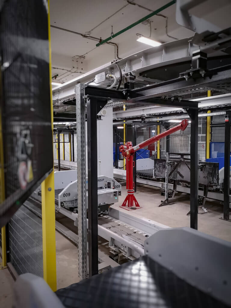 How to Choose the Right Davit Crane for Baggage Handling Operations