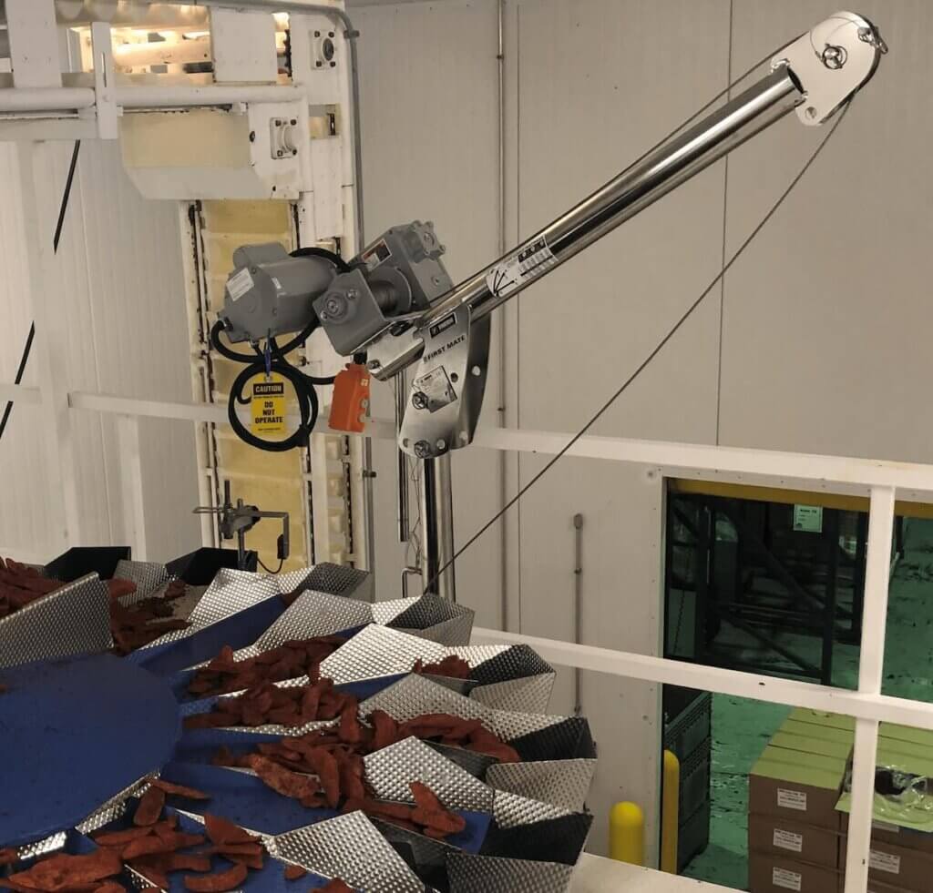 how to choose the right davit crane for baggage handling operations